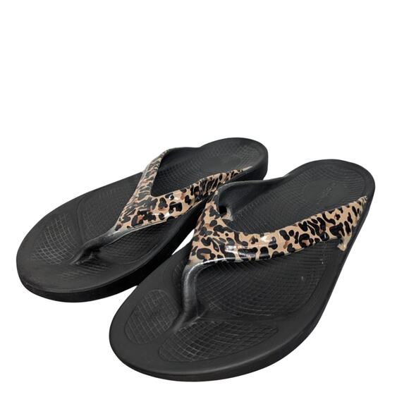 Oofos Oolala Sandals Womens 10 Leopard Recovery Thong Cushion Plantar Fasciitis - Picture 2 of 7